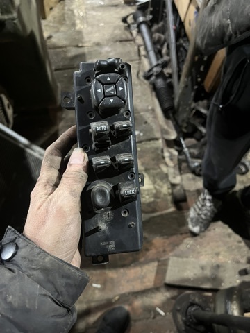 Кнопки переднего левого стекло подъёмника 56042497AC CHRYSLER