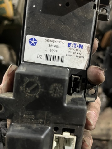 56042497AC CHRYSLER Кнопочный блок управления стеклоподъемником передний левый купить в Чернигов