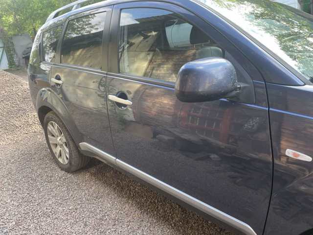 Пассажирская передняя дверь 5700A278 MITSUBISHI