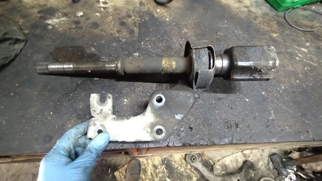 Полуось передняя, правая 5L8Z3A428DB FORD