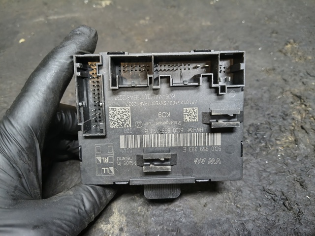 Блок комфорта передней двери 5Q0959393E VAG