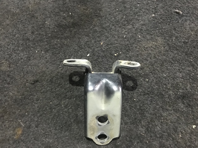 Петля двери задней правой 60479AG020 SUBARU