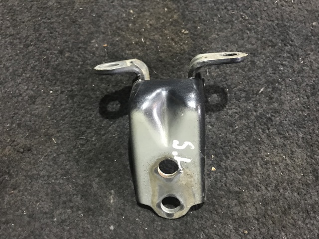 Петля задней двери, левой 60479AG030 SUBARU