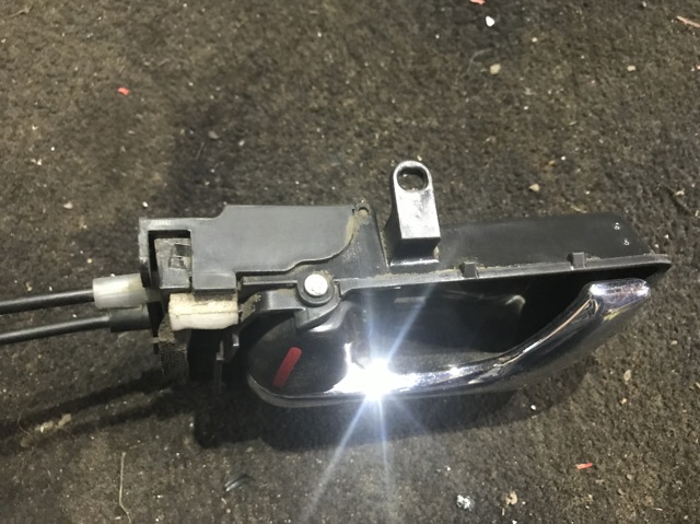 Ручка передней двери внутренняя, правая 61051AG000JC SUBARU