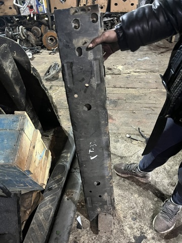 Кронштейн усилителя переднего бампера 620628H700 NISSAN