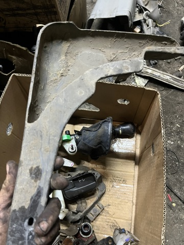 638558H325 NISSAN Передние брызговики купить в Сумы
