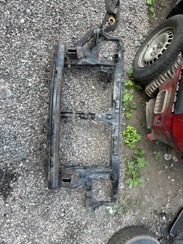Кронштейн для радиатора 641011F000 HYUNDAI