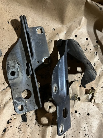 Завеса капота правая 65400ZP00A NISSAN