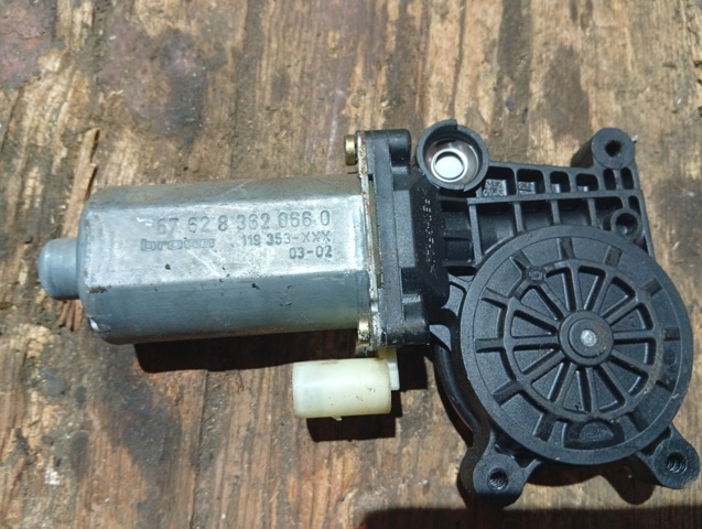 Мотор стеклоподъемника двери задней, левой 67628362066 BMW