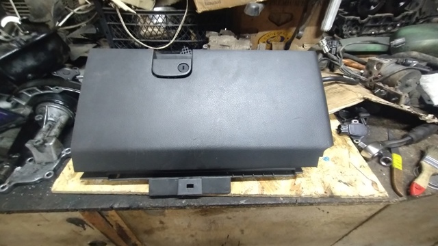 Бардачок 68500EQ400 NISSAN