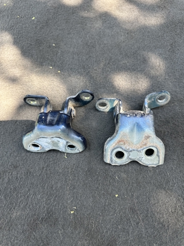 Петля передней двери левая 687400D010 TOYOTA