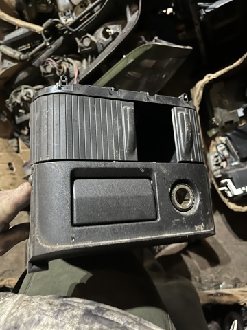 Пепельница центральной консоли 68800EQ400 NISSAN
