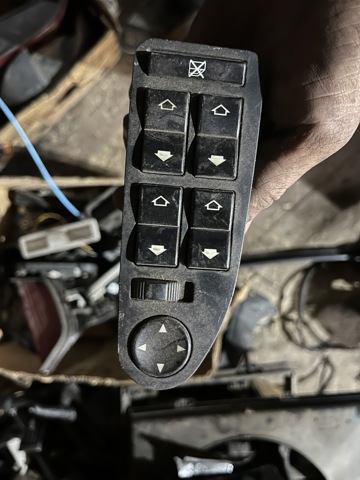 Кнопки переднего левого стекло подъёмника 6904306 BMW