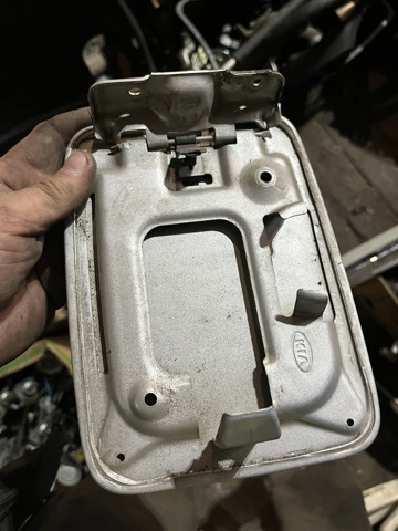 HYUNDAI 695113E000 Лючок бензобака в наличии Запорожье