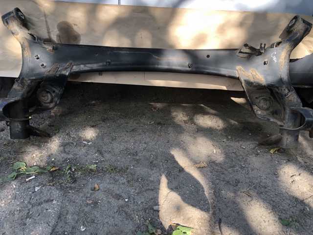 Балка задней подвески поперечная Renault Scenic 2