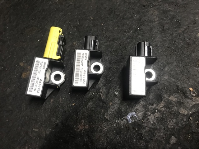 Датчик подушки безопасности 77930SWAE11 HONDA