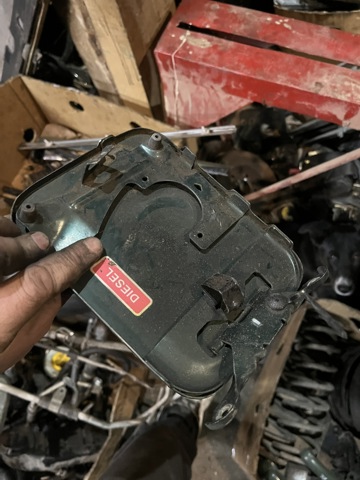 788300X000 NISSAN Лючок бензобака купить в Ужгород