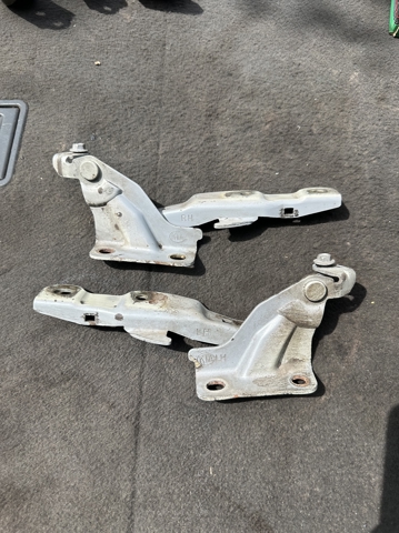 Петля капота, правая 791201F000 HYUNDAI
