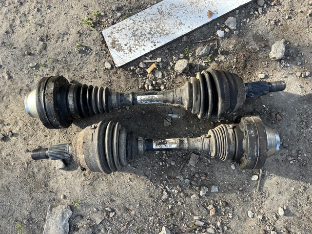 Полуось (привод) передняя 7L0407271E VAG
