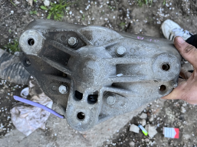 7L0412391E Опора амортизатора переднего купить Полтава