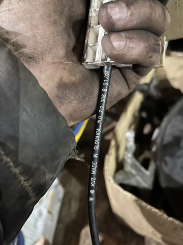Трос стояночного тормоза передний 7L0712306B VAG