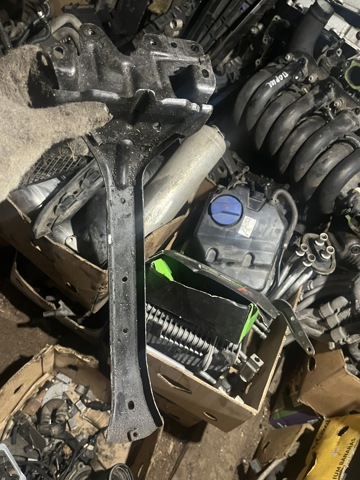 Кронштейн замка капота 7L0805799D VAG
