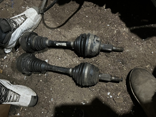 Ось передняя в сборе 7L6407271D VAG