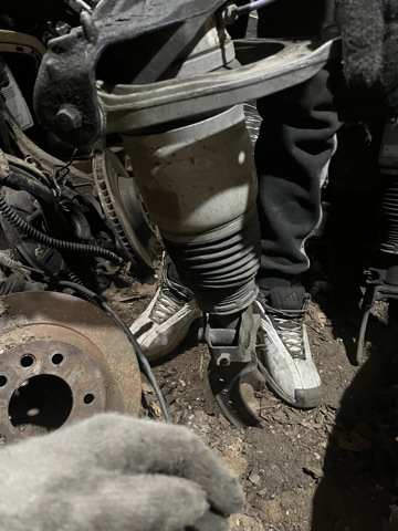 Амортизатор передней подвески левой 7L6616039A VAG