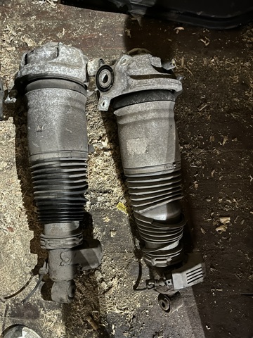 Пневморессора задняя 7L6616503B VAG