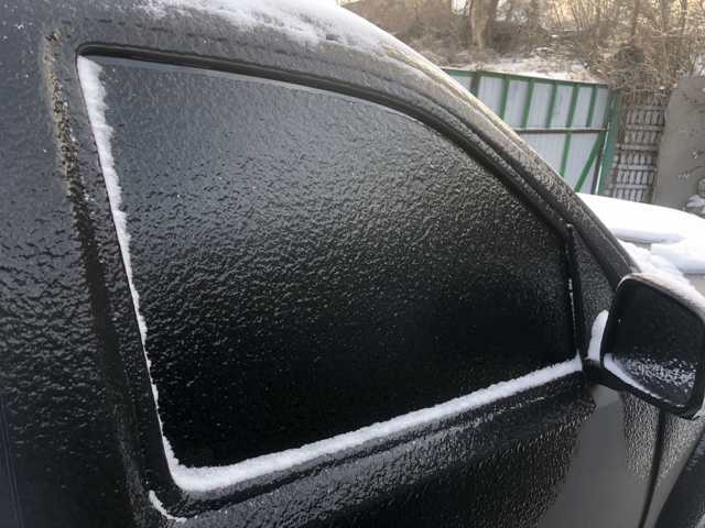 Стекло двери передней правой 80300EB310 NISSAN