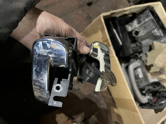 Дверная ручка внутренняя левая передняя/задняя 80671EB32B NISSAN