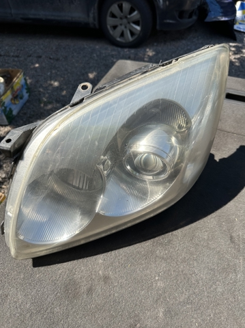 Основная фара в сборе левая 8117005210 TOYOTA