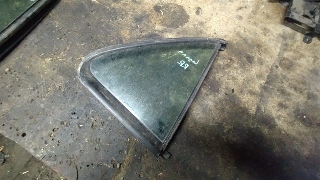 Задняя форточка правая 8200000400 RENAULT