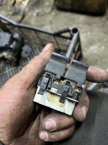 8200015088 RENAULT Кнопочный блок управления стеклоподъемником передний левый купить в Кривой Рог