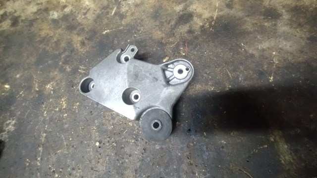 Правая опора двигателя 8200024812 RENAULT