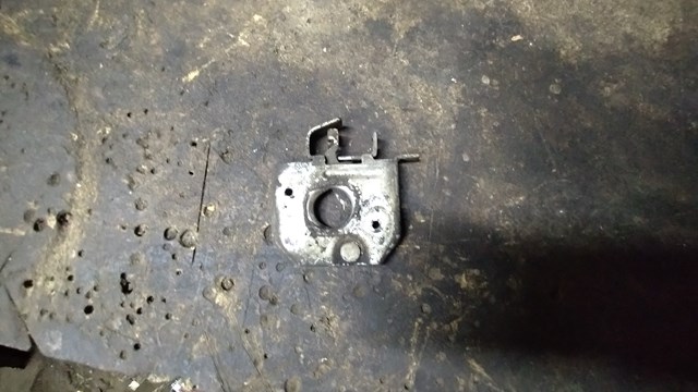 Запор капота (замок и привод замка капота) Renault Trafic 2