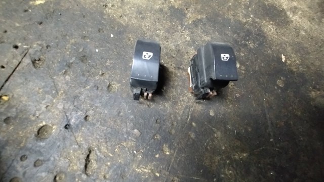 Кнопка блокировки дверей 8200220507 RENAULT