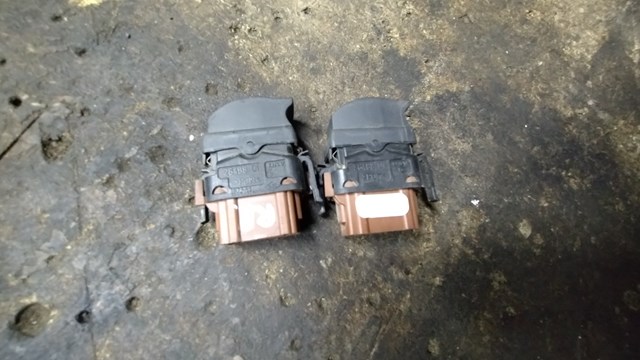 RENAULT 8200220507 Кнопка блокировки дверей в наличии Ирпень