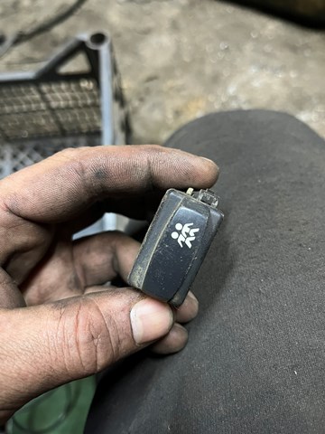 Кнопки переднего левого стеклоподъёмника 8200227203 RENAULT