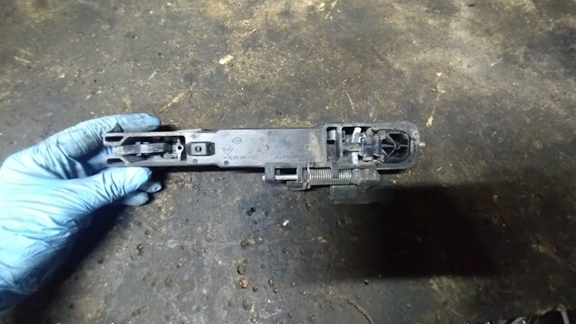 Держатель наружной ручки двери, задней левой 8200370363 RENAULT