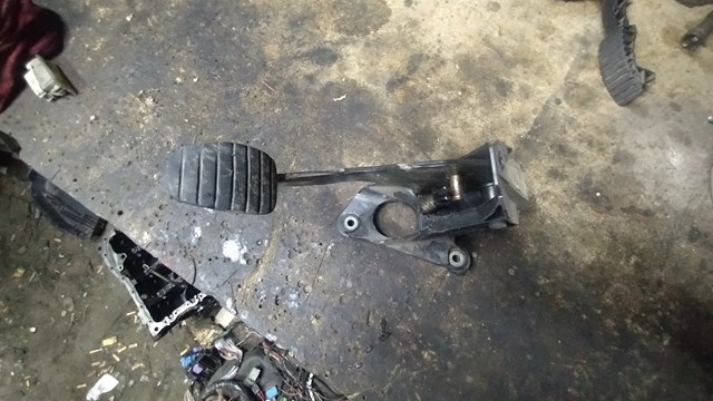 Педаль сцепления 8200725734 RENAULT