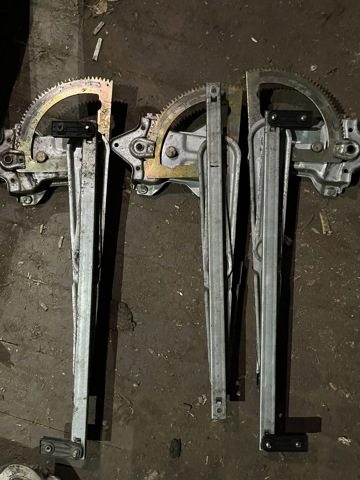 Механизм стеклоподъемника водительской двери 824013E002 HYUNDAI