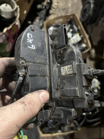 NISSAN 82501EB305 Замок двери задней левой в наличии Одесса