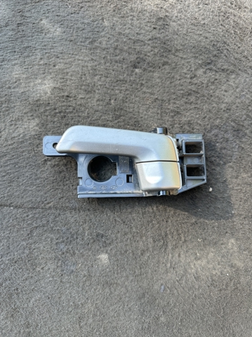 Ручка двери боковой/сдвижной, внутренняя правая 826201F000WK HYUNDAI