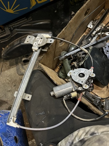  Механизм стеклоподъемника правой задней двери 827002X400 NISSAN