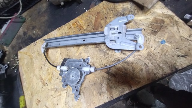 Механизм стеклоподъемника двери задней, правой 827208H300 NISSAN