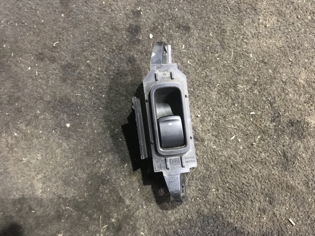 Кнопка подъемника задних стекол 83071AG040 SUBARU