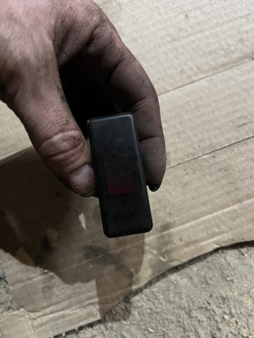 Кнопка аварийной сигнализации 8350947 BMW