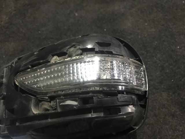 Левый указатель поворота зеркала 84401AG052 SUBARU