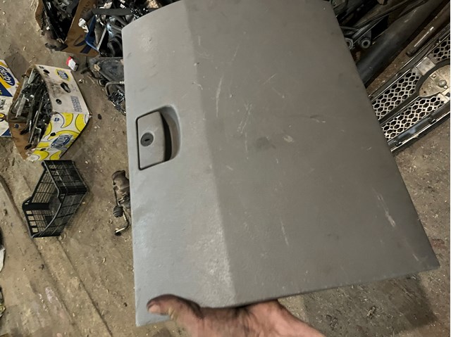 Крышка вещевого ящика 845103E010CY HYUNDAI